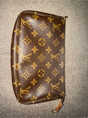 LOUIS VUITTON Monogram Pochette Accessoires Pouch